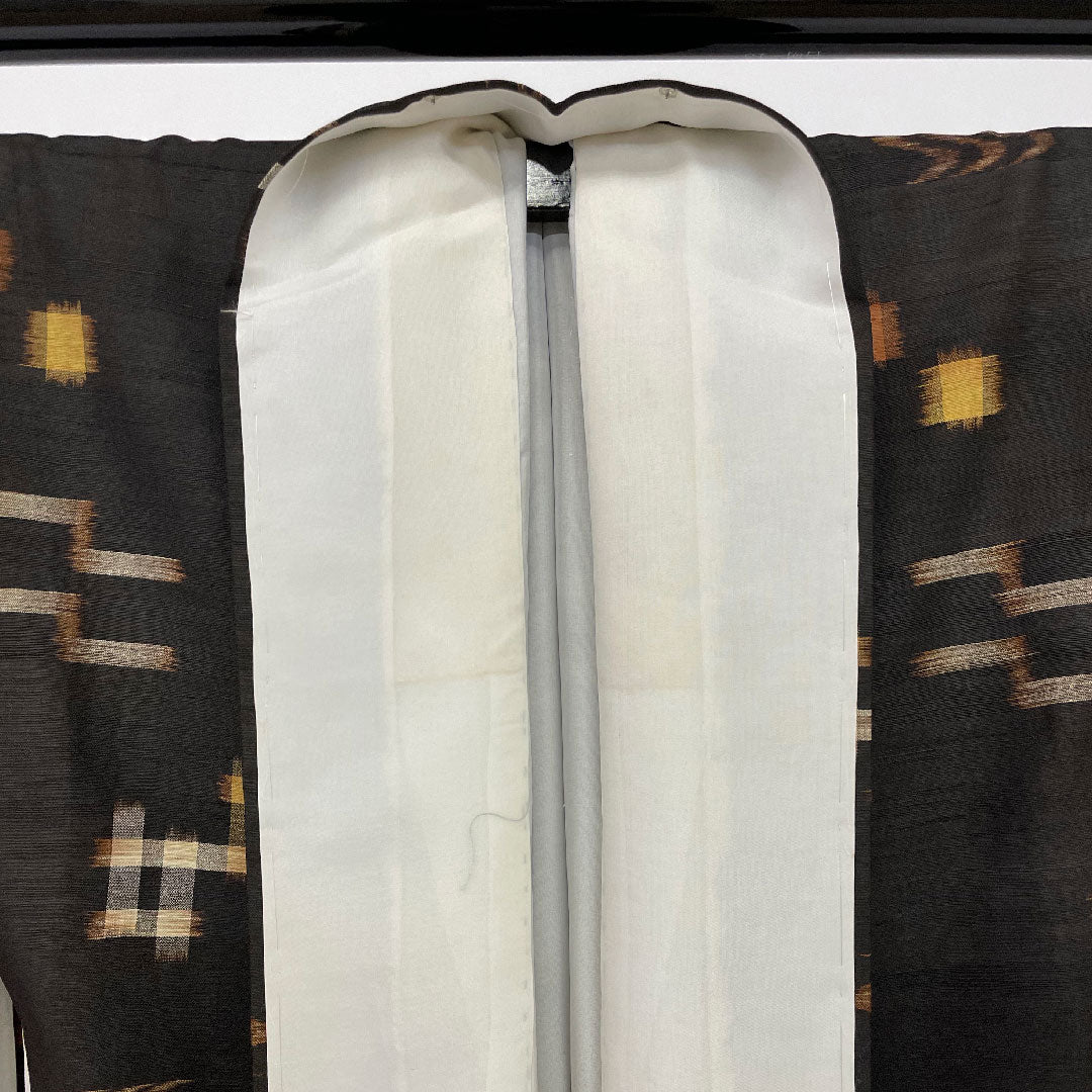 久米島紬 身丈165cm 裄丈67cm 絣柄 真綿 正絹 Aランク 袷 黒系 1116000333410