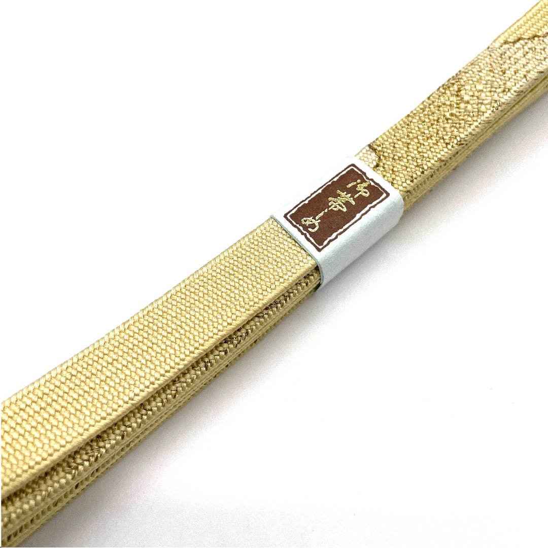 （新古品） 帯締め 正絹 四分紐 淡黄色色（たんこうしょくいろ） 金属糸使用 新古品  長さ約159cm 幅約1.5cm セミフォーマル Sランク 黄系 1135000882923