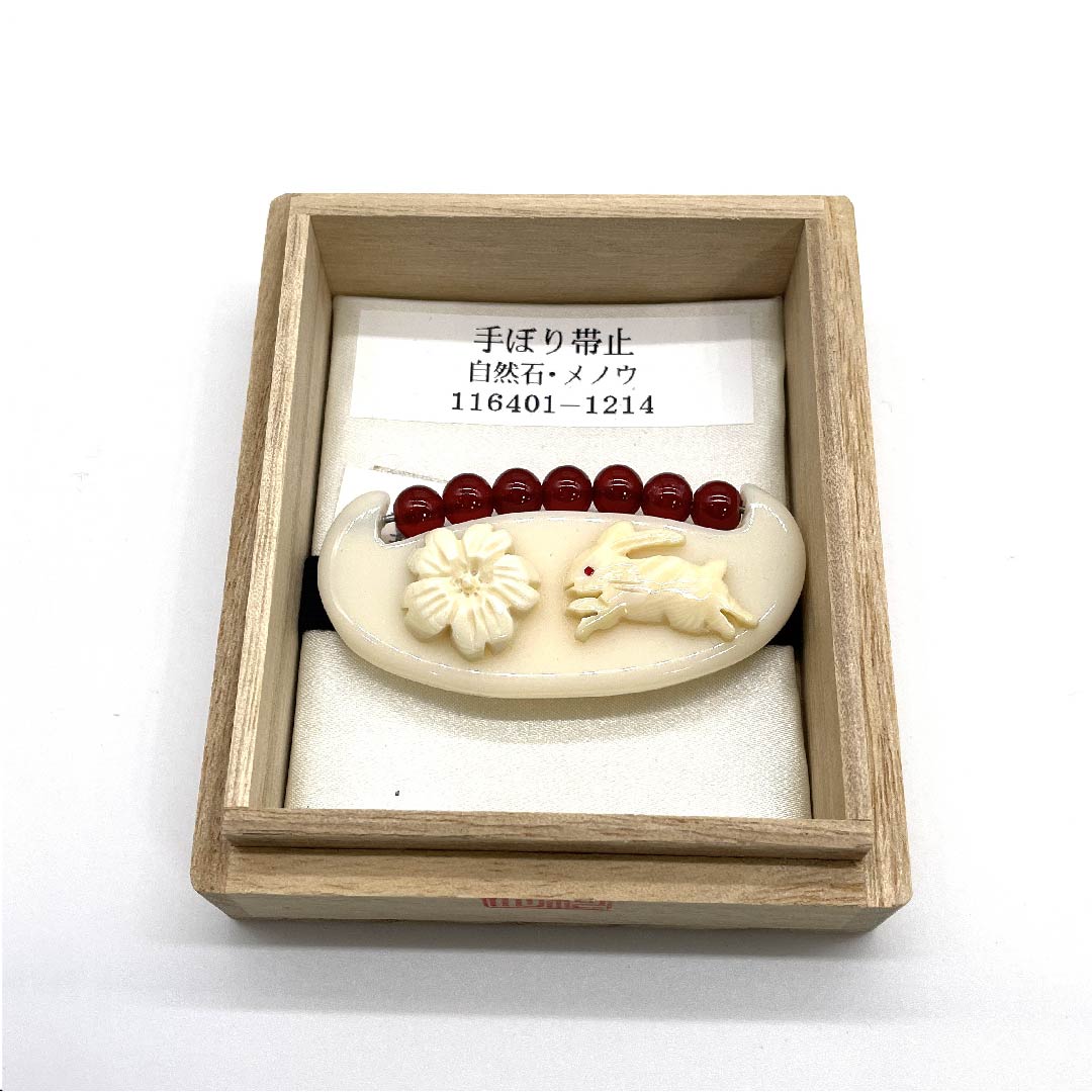 (New old stock) Obi clasp, natural stone, casual, kneaded color, hand-carved, agate, rabbit, length approx. 3cm, width approx. 6.5cm, S rank, white, 1137000672911