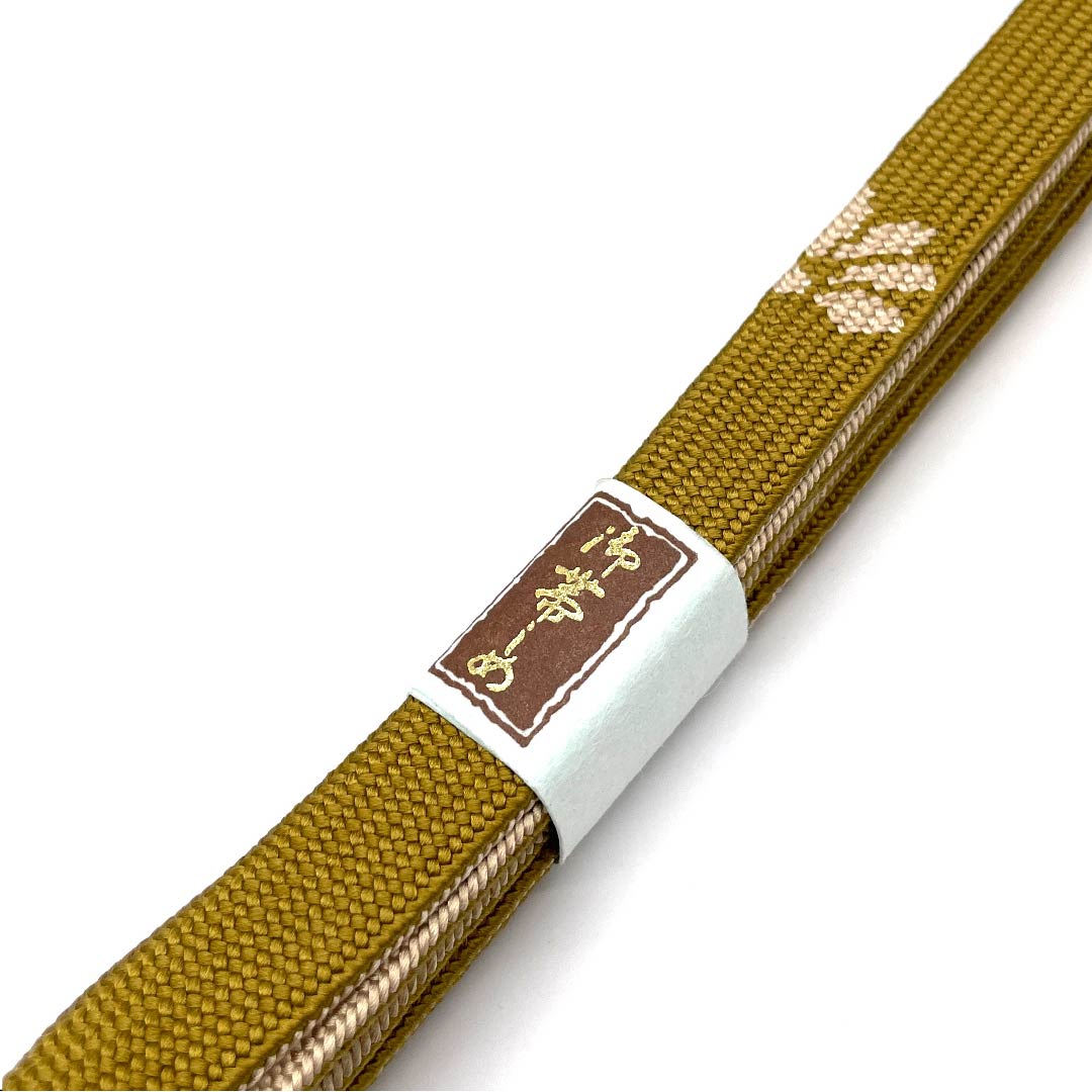 (New old stock) Obi-jime (belt fastener) made of pure silk, quarter-length cord, yellow oak color (kitsurubamiiro) New old stock Length approx. 165cm Width approx. 1.5cm Casual S rank Yellow 1135000982923