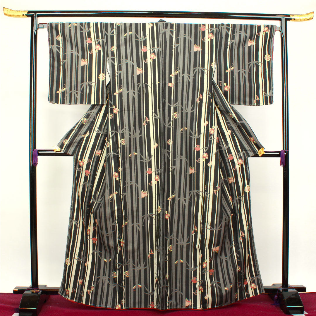 小紋 身丈165.5cm 裄丈66.5cm 袷  しつけ糸付き 未使用品 洗える着物 竹 吉祥文様  ポリエステル Sランク 黒系 1115003362510
