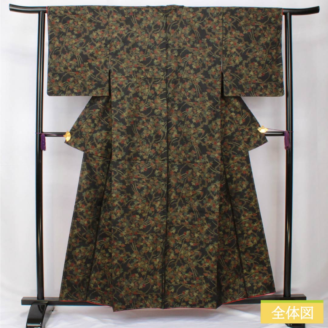 Pure silk tsumugi (pongee) kimono, S rank, length 157.5cm, sleeve length 62cm, Oshima tsumugi with horizontal double-kasuri pattern, full flower pattern, lined, black, with basting threads, product number 1116004062310