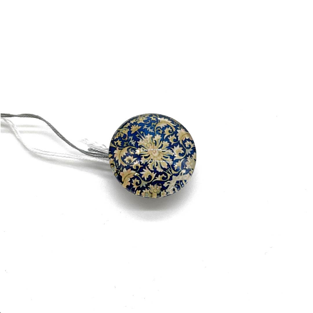 （新古品） 帯留め その他 カジュアル 深縹色（ふかきはなだいろ） アクリル樹脂 花 唐草 長さ約2.5cm 幅約2.5cm  Sランク 青系 1137000632917