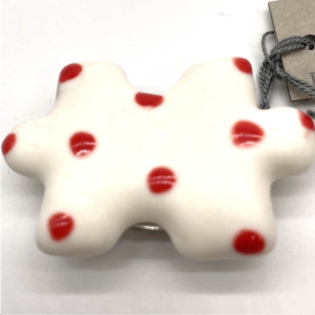 （新古品） 帯留め 陶磁器 カジュアル 白色（しろいろ） 陶器 パズル  長さ約3cm 幅約4cm  Sランク 白系 1137000122911