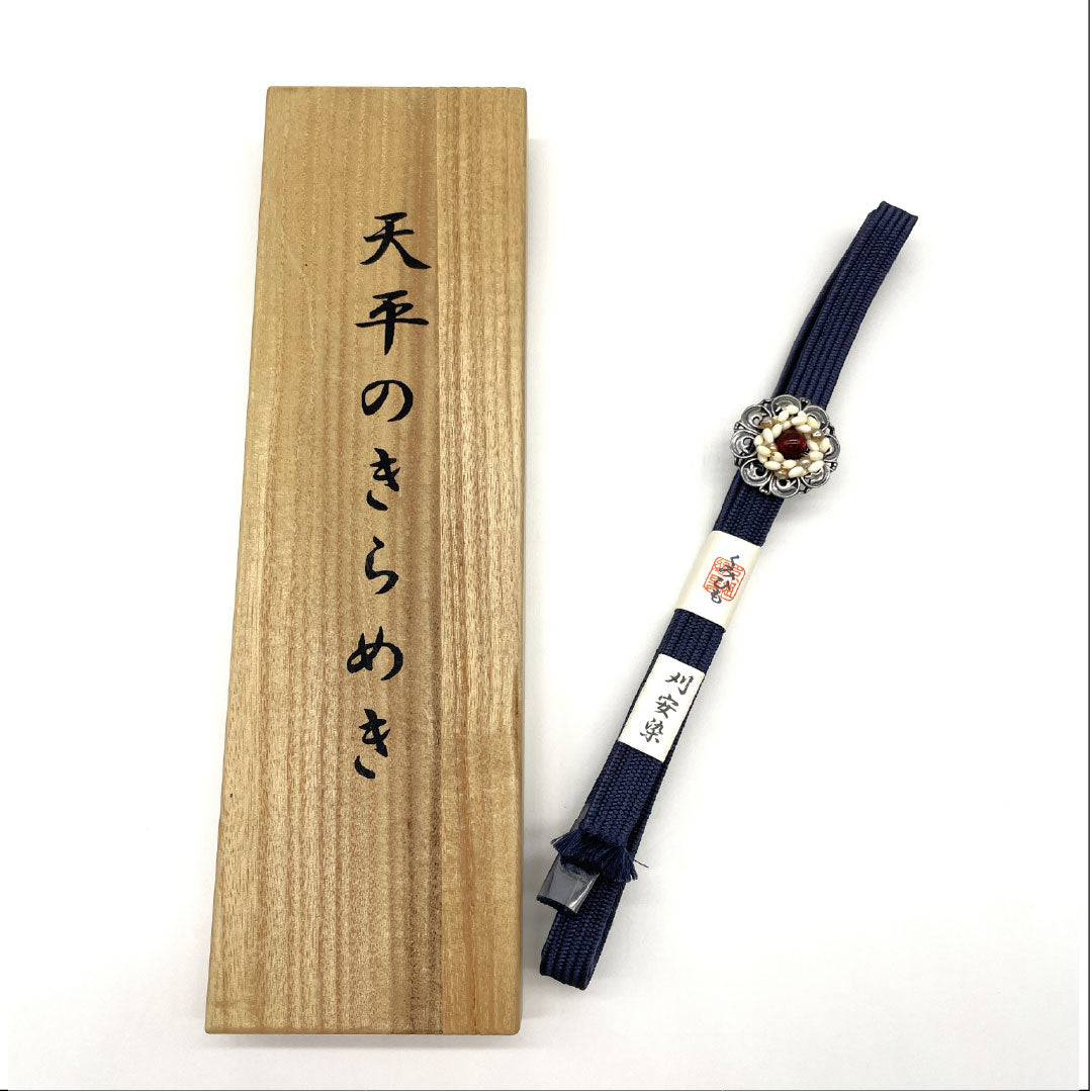 (新品)帯締め 正絹 NEWランク 四分紐 燻色（ふすべいろ） 刈安染 帯留め付き 本象牙 長さ約160cm 幅約1.4cm カジュアル 紺系 1135005191318