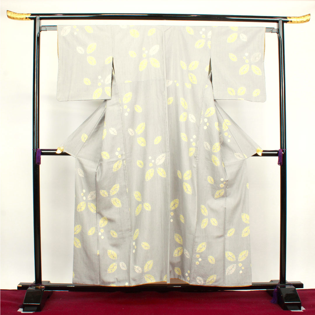 小紋 身丈154.5cm 裄丈62.5cm 袷  銀灰色 紬地 絞り 葉っぱ  正絹 Sランク グレー系 1115003242222