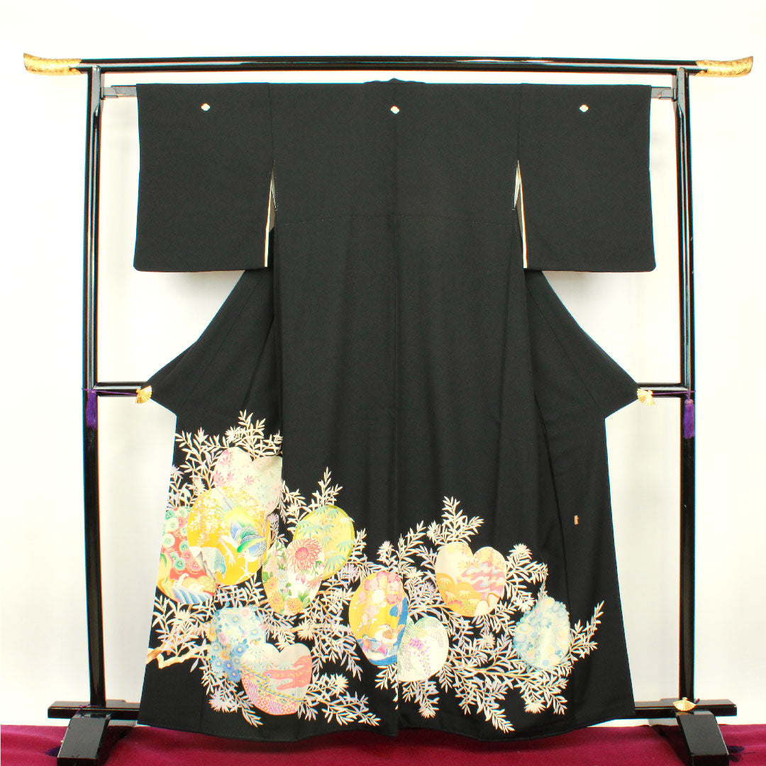 Black formal kimono, length 162cm, sleeve length 64cm, lined, by an artist, auspicious motif, quince, pure silk, A rank, five crests, black, 1111000533410
