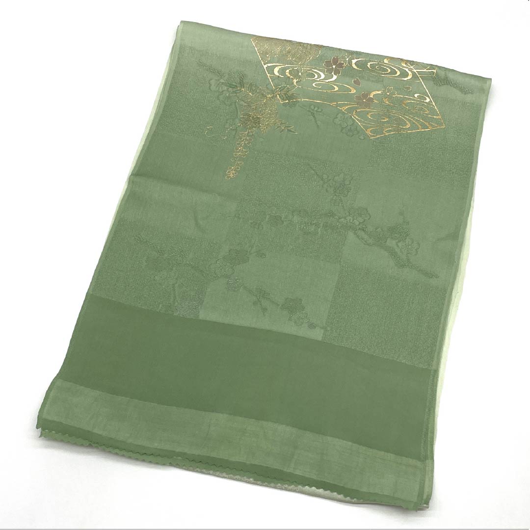 Formal obiage (sash) made of pure silk, S-rank, in a light green Uraha (back leaf) color. Fan design featuring cherry blossoms. Length: approx. 168cm, Width: approx. 29cm. Green. Product code: 1136002302919