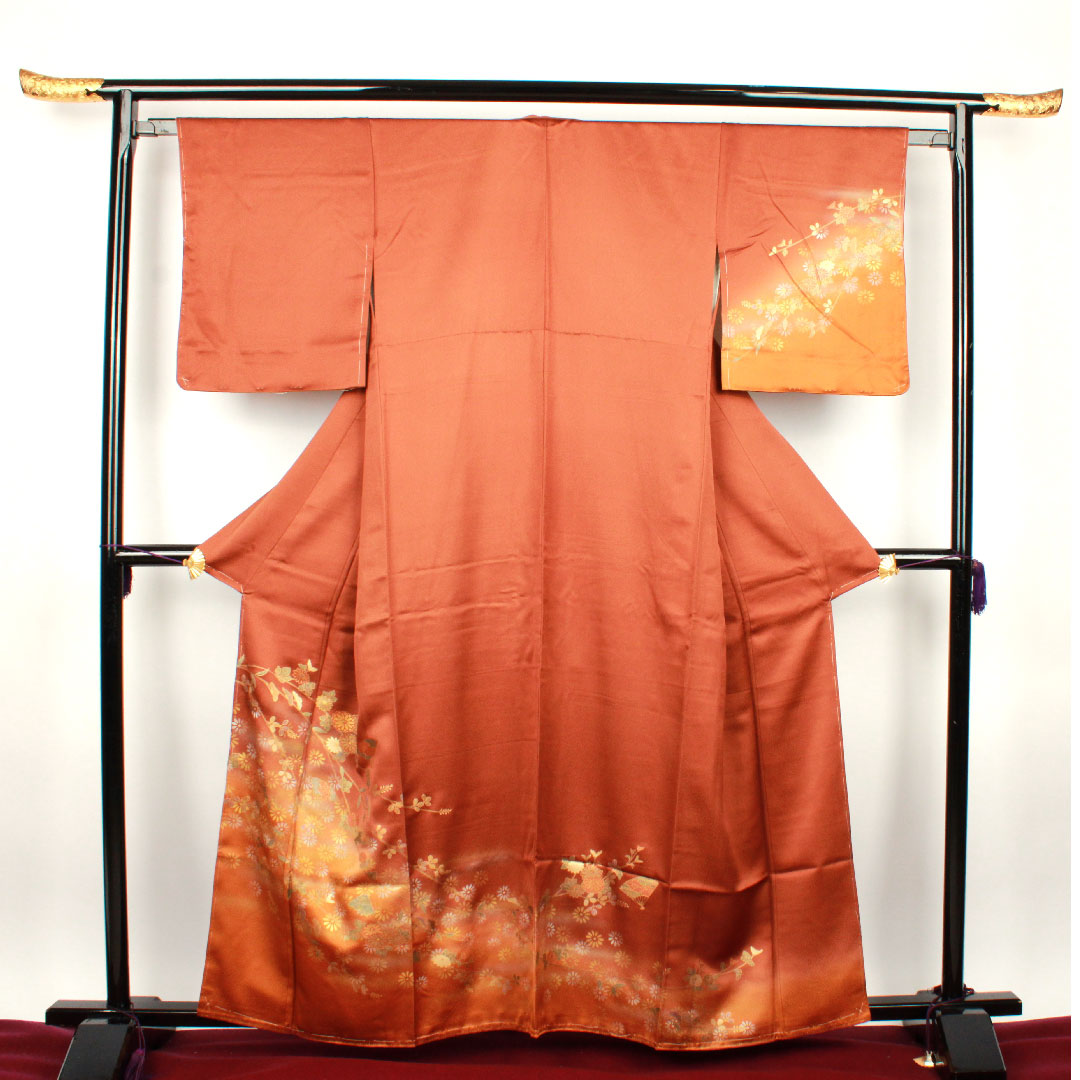 Homongi (formal kimono) Length 161cm Sleeve length 63cm Brown color Gold leaf finish Chrysanthemum Pure silk S rank Brown 1112001532414