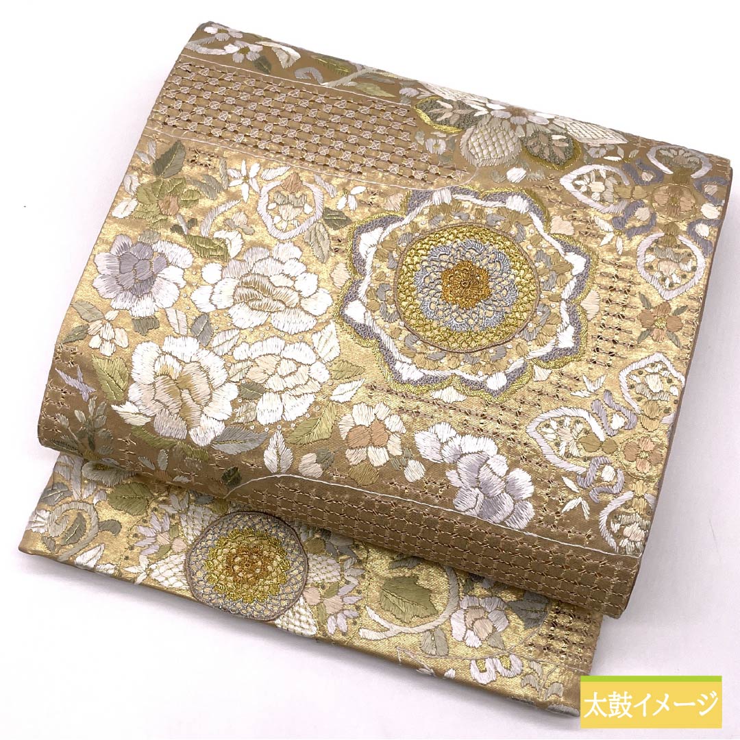 Pure silk walnut-colored obi featuring Chinese flowers and Suwatou embroidery. Length: 444cm. S rank. Six-pass obi. Formal. Beige. Product code: 1123014142325