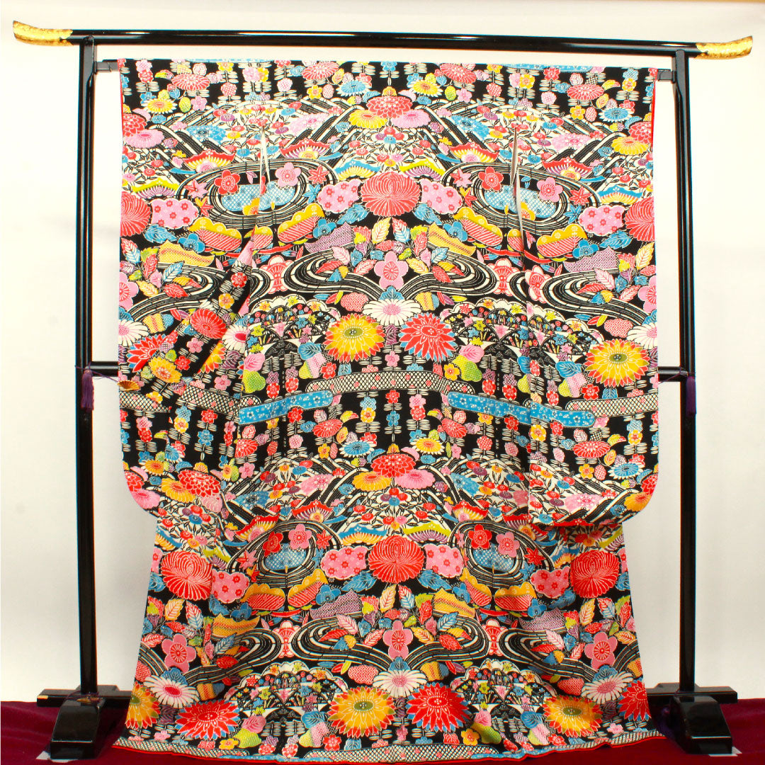 Long-sleeved kimono, length 172cm, sleeve length 66cm, lined, Kyoto Bingata, auspicious motif, pure silk, S rank, black, 1113001682610