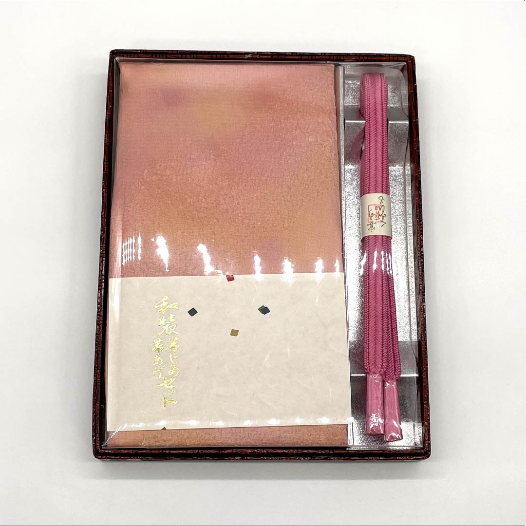 （新古品） 帯締め・帯揚げセット 正絹 NEWランク 紅鶸色（べにひわいろ） 浅紅色（あさべにいろ） ぼかし 長さ約164cm 幅約1.6cm カジュアル ピンク系 1141000231313