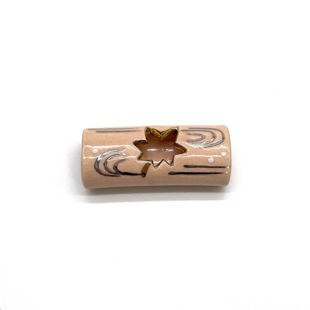 （新古品） 帯留め 陶磁器 カジュアル 乙女色（おとめいろ） 京焼 紅葉 秋 長さ約2.5cm 幅約5cm  Sランク ピンク系 1137000602913