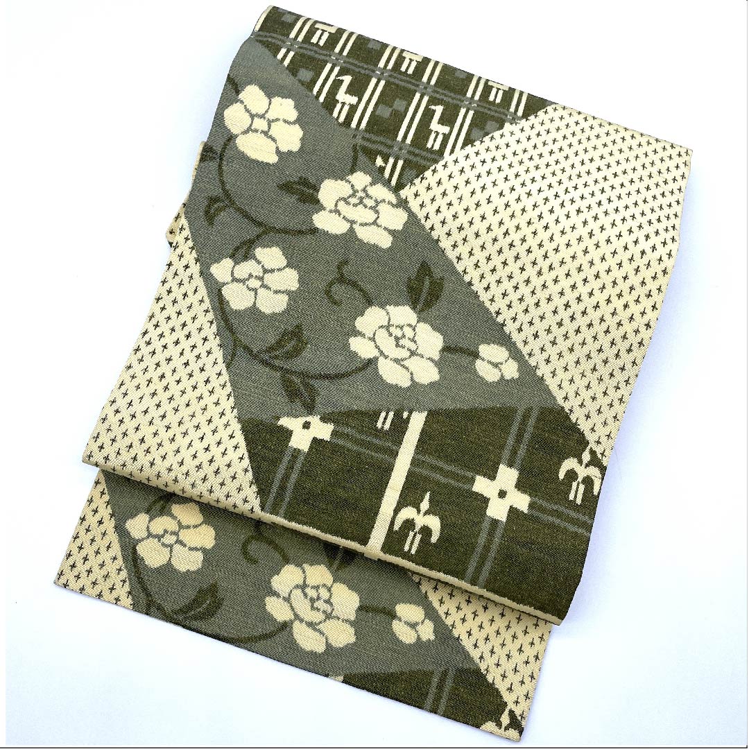 Nagoya obi, Koji color, Tsumugi fabric, Kiri-inlay style, Swallow, Flower, Animal pattern, Batik pattern, Obi length 355.5cm, Pure silk, S rank, Full length, Casual, Cream color, 1124004552315, Nagoya tailoring