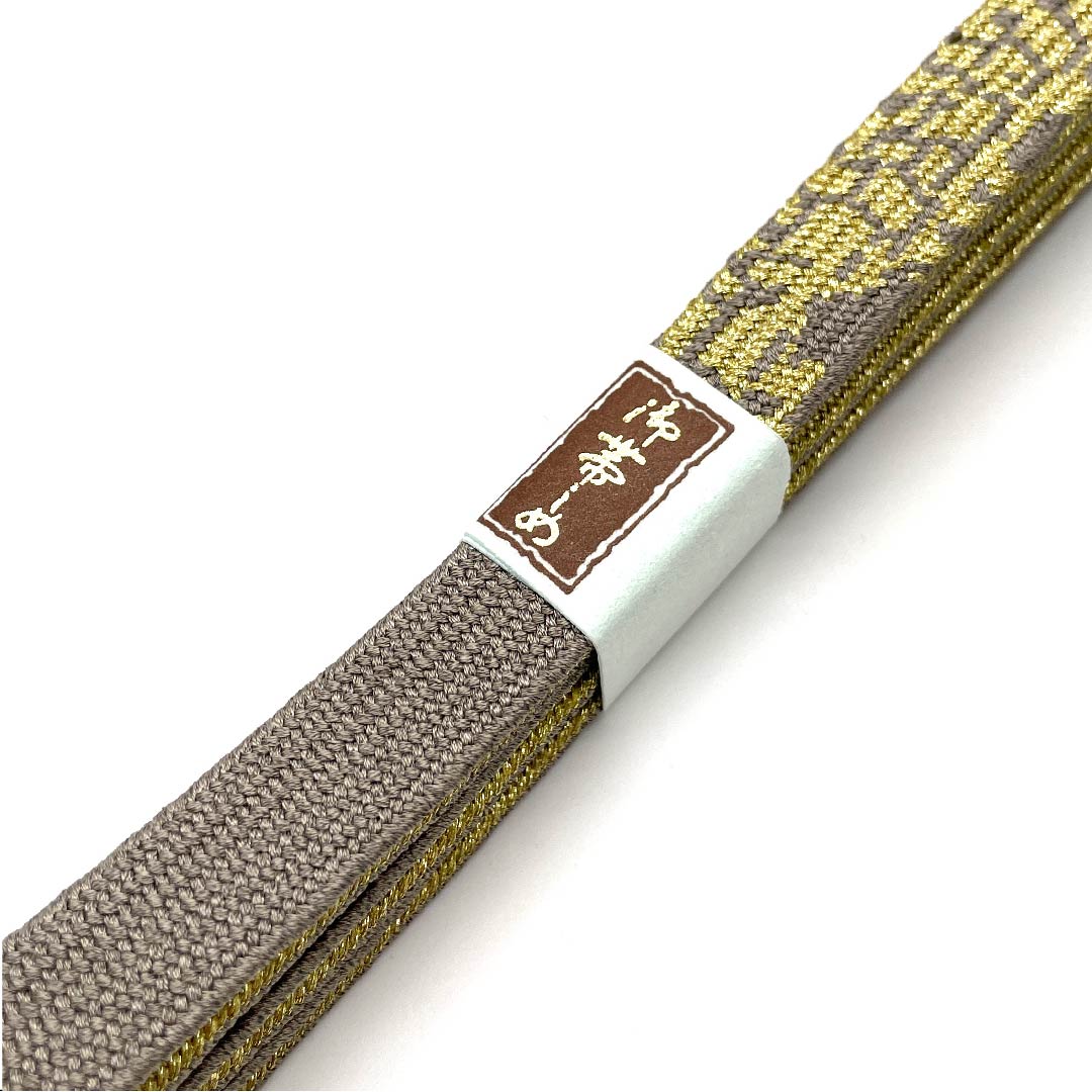 （新古品） 帯締め 正絹 四分紐 絹鼠色（きぬねずいろ） 金属糸使用 新古品 長さ約159cm 幅約1.5cm セミフォーマル Sランク グレー系 1135001792922