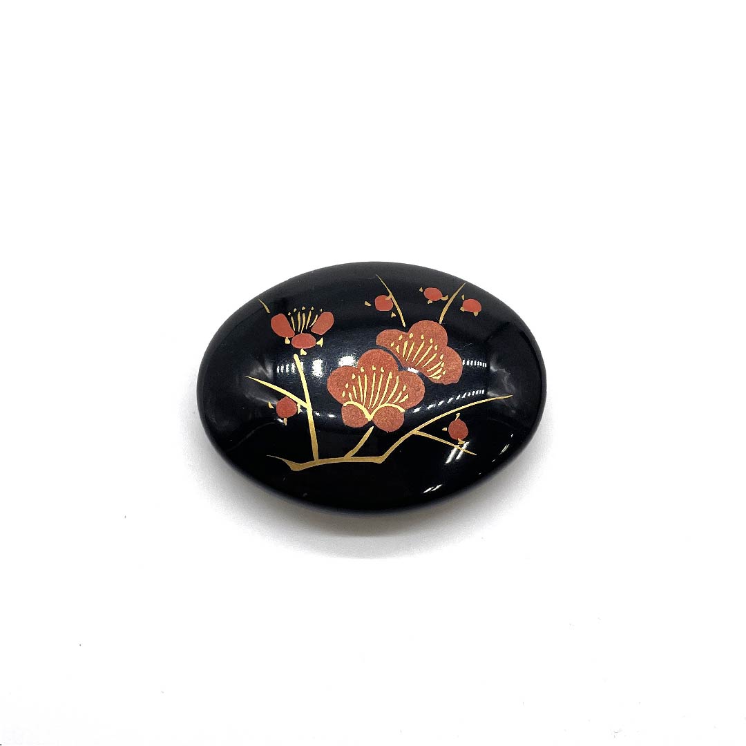 (New old stock) Obi fastener, Maki-e, casual, black, hand-painted Maki-e, plum blossom, length approx. 4cm, width approx. 5.5cm, S rank, black, 1137000752910