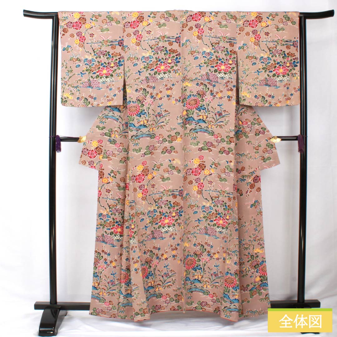 小紋 正絹 身丈160cm 裄丈64cm 袷 嵯峨鼠色（さがねずいろ） 琉球紅型調 草花模様 Sランク ベージュ系 1115005662425