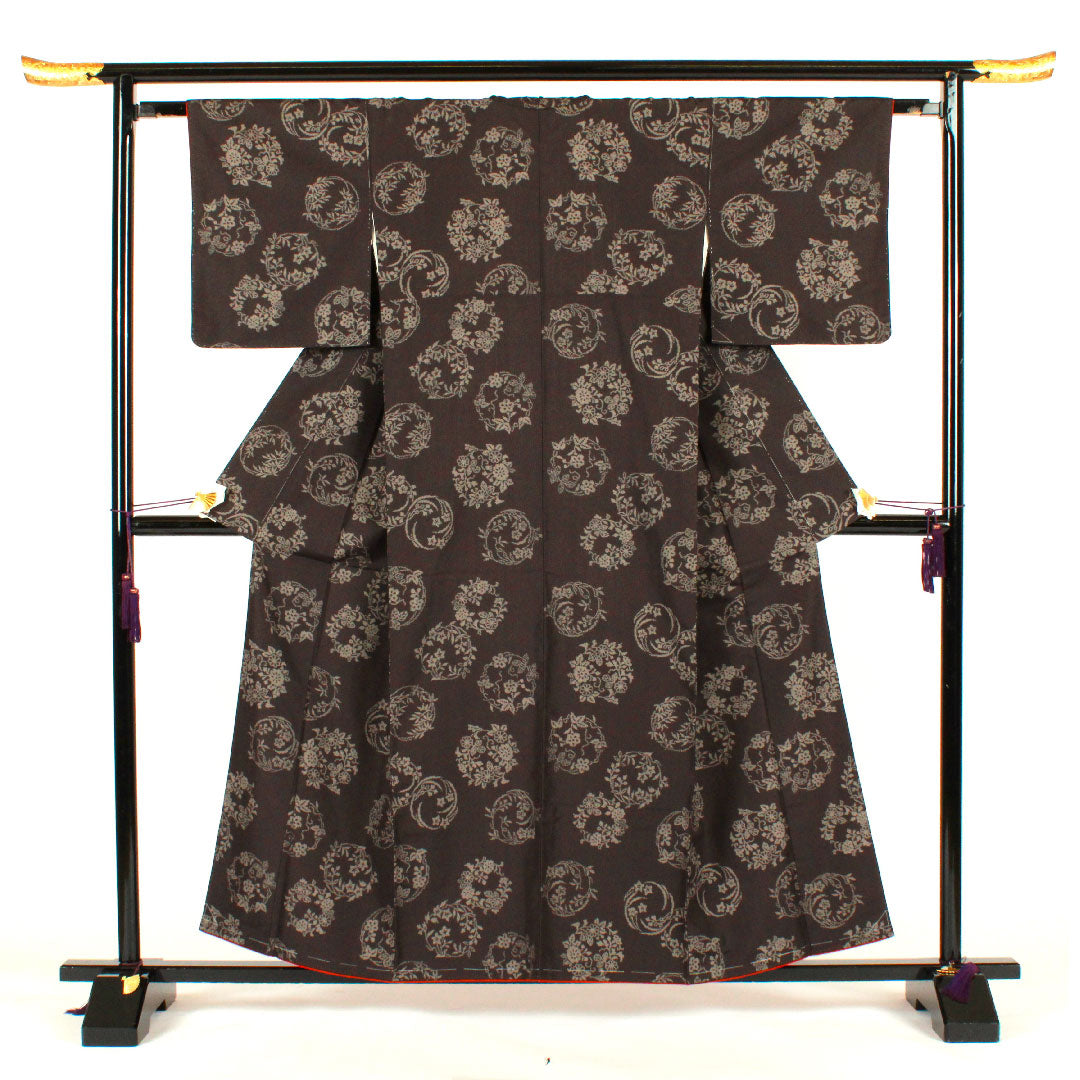 Oshima Tsumugi, Length 158.5cm, Sleeve length 63cm, Warp and weft ikat, Floral pattern, Pure silk, S rank, Awase, Brown, 1116001362314