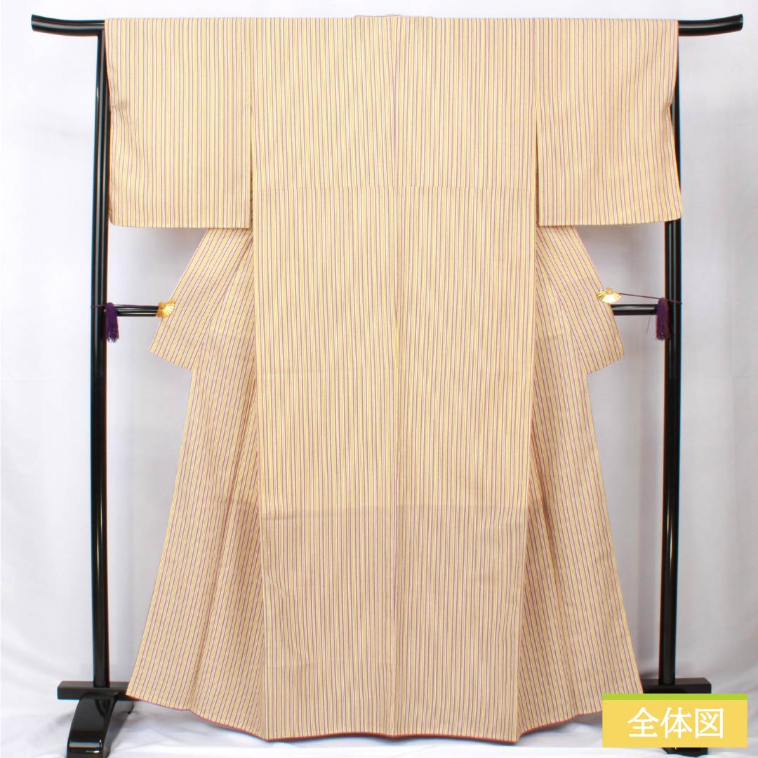小紋 ポリエステル 身丈163.5cm 裄丈66cm 袷 薄卵色（うすたまごいろ） 縞 未使用品 しつけ糸付き 洗える着物 Sランク クリーム系 1115006052415