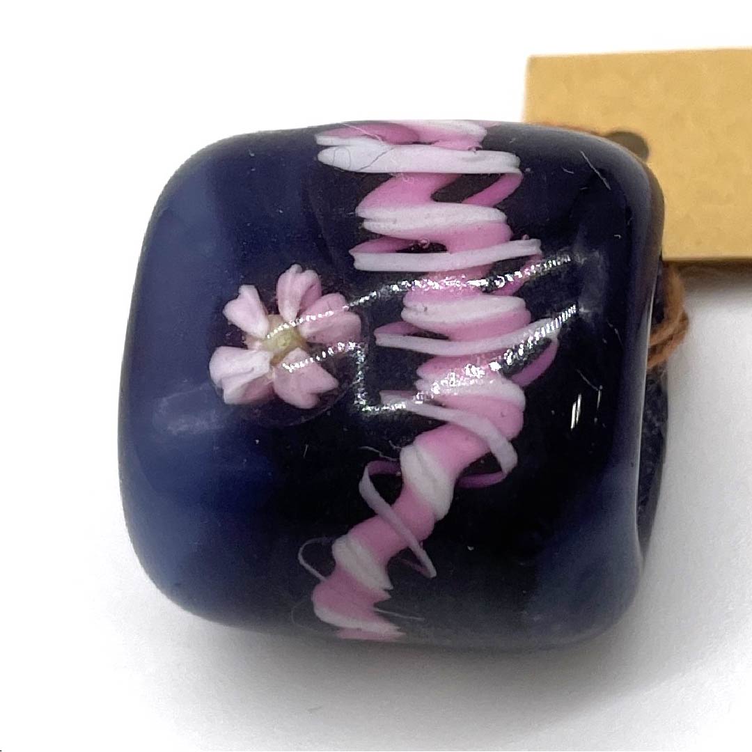 （新古品） 帯留め ガラス カジュアル 紫紺色（しこんいろ） トンボ玉 桜 螺旋 長さ約2cm 幅約2.5cm  Sランク 紫系 1137000062920