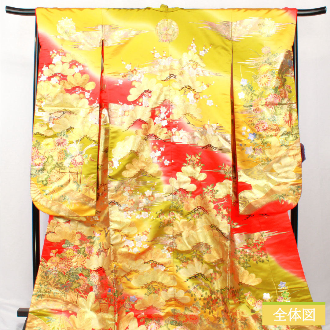 Iro-uchikake (colored kimono) made of pure silk, grade A, length 185cm, sleeve length 66.5cm, gold-plated design featuring pine, bamboo, plum, and chrysanthemum motifs, lined in red, product number 1110000933912