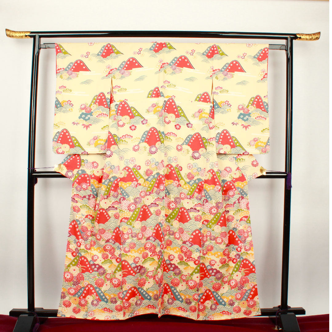 Homongi, lined, length 157.5cm, sleeve length 61.5cm, lacquered, Kyoto Bingata, chrysanthemum, Seigaiha, pure silk, A rank, cream, 1112001673315