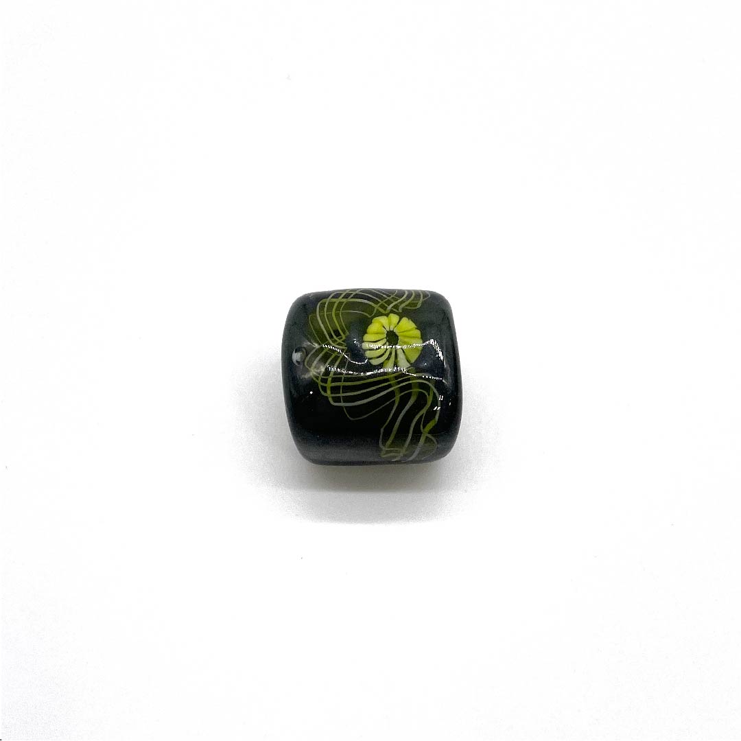 (New old stock) Glass Obi fastener, casual, ink color (guzumiiro), glass beads, flower, geometric pattern, length approx. 2cm, width approx. 2cm, S rank, gray, 1137000522922