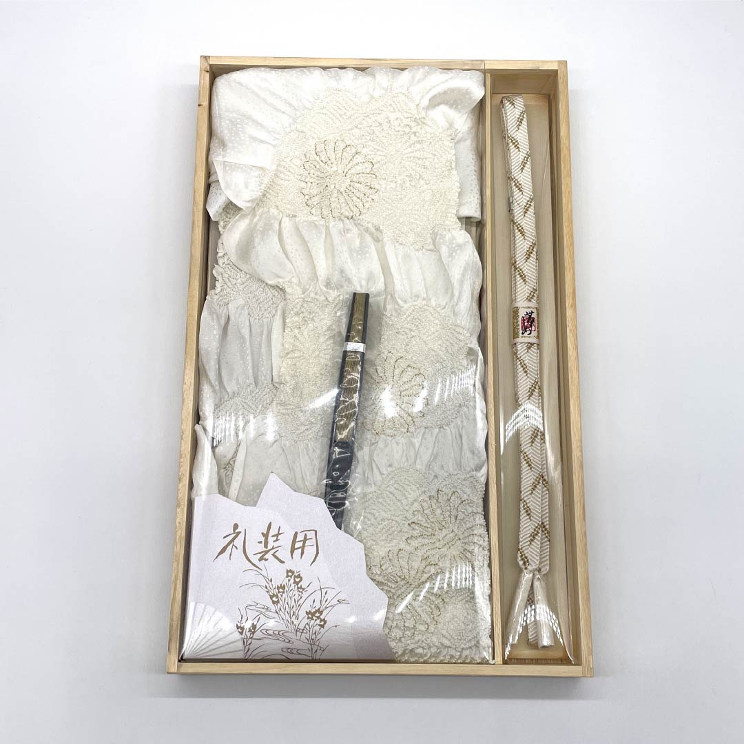 （新古品） 帯締め・帯揚げセット 正絹 Sランク 扇付き 留袖用 絞り中抜き 長さ約156cm 幅約1.5cm 留袖用 白系 1141000112311