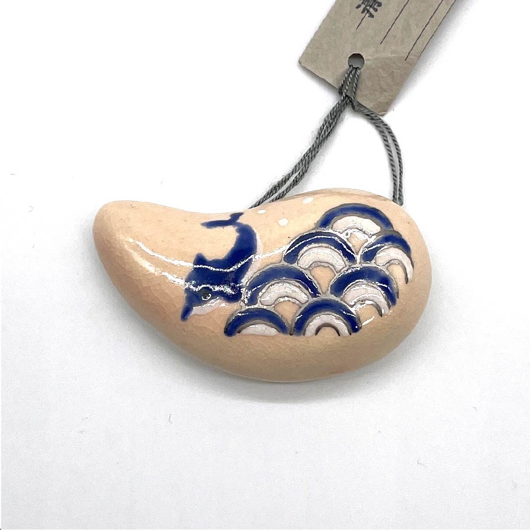 (New old stock) Obi fastener, ceramic, casual, light color, Kiyomizu ware, dolphin, wave, length approx. 3cm, width approx. 6cm, S rank, red, 1137000332912