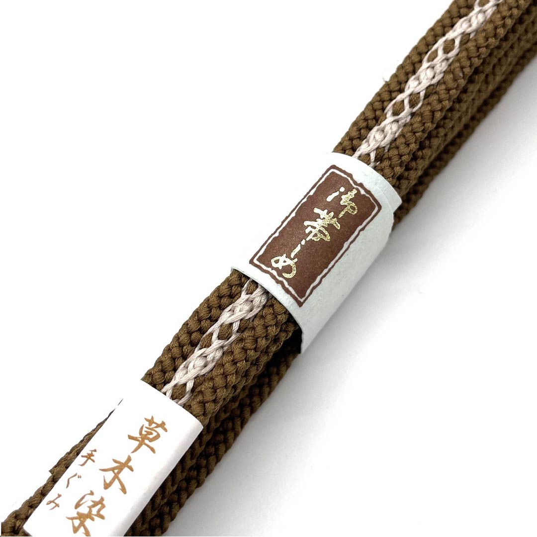 （新古品） 帯締め 正絹 四分紐 団栗色（どんぐりいろ） 草木染手組紐 新古品  長さ約165cm 幅約1cm カジュアル Sランク 茶系 1135000972914