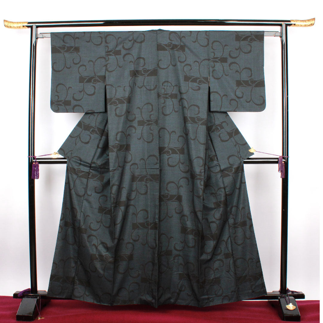 Oshima Tsumugi, Length 158.5cm, Sleeve length 62.5cm, Indigo dye, 12 marks, Warp and weft ikat, Ivy pattern, Pure silk, S rank, Awase, Navy blue, 1116001602318