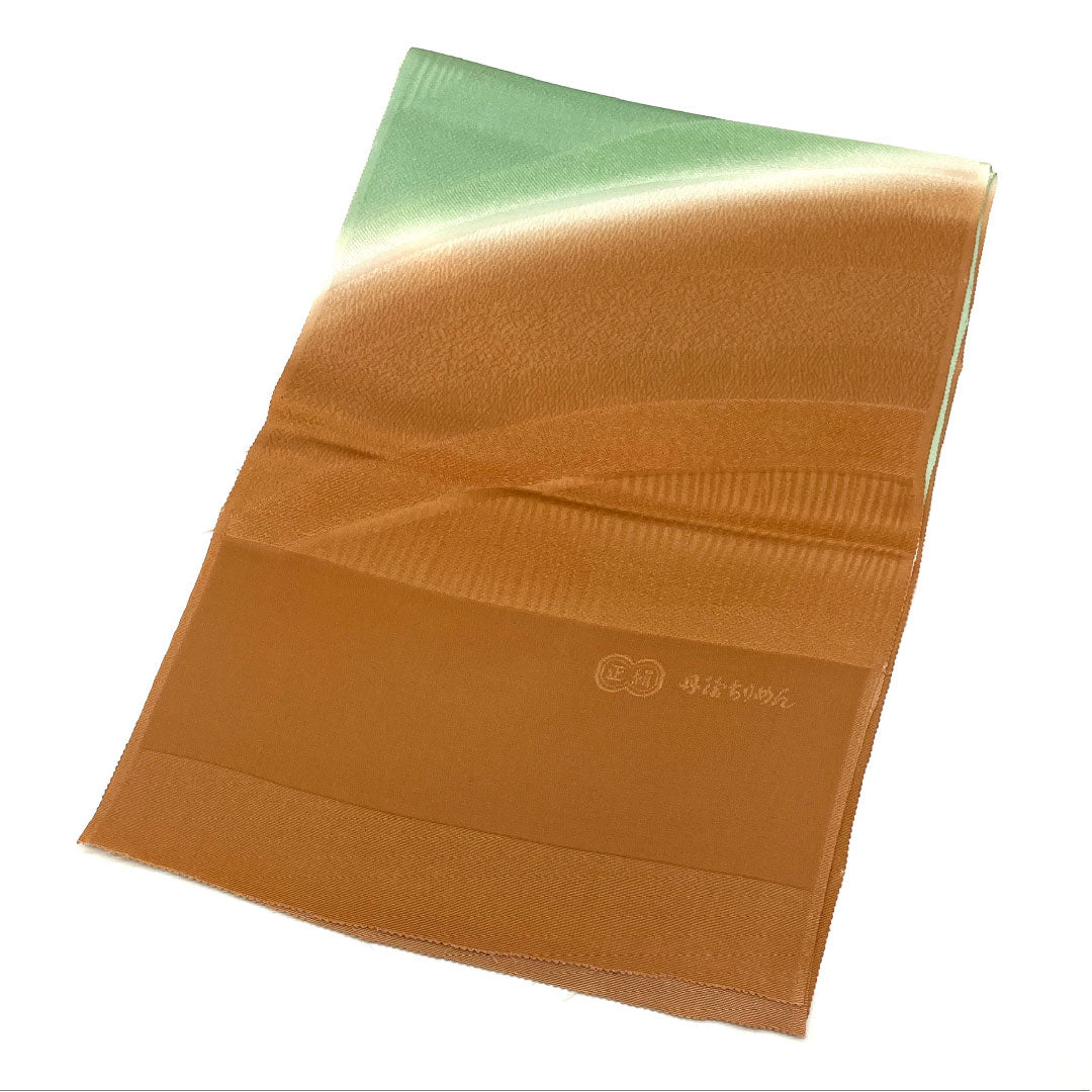 （新古品）帯揚げ 正絹 NEWランク カジュアル 赤梅色（あかうめいろ） 裏葉色（うらはいろ） 丹後ちりめん  長さ約184cm 幅約31cm 茶系 1136001361914