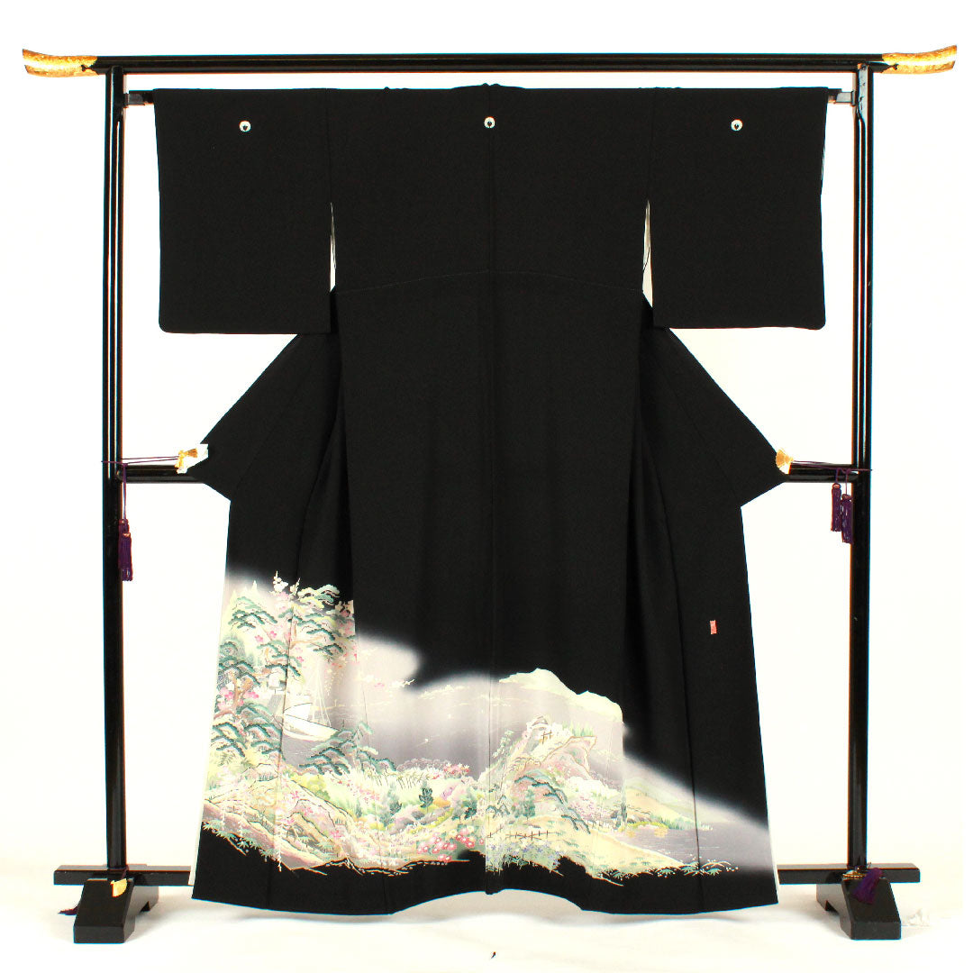 Black formal kimono, length 161.5cm, sleeve length 66cm, lined, artist's work, landscape pattern, hanging wisteria, pure silk, A rank, five crests, black, 1111000353410