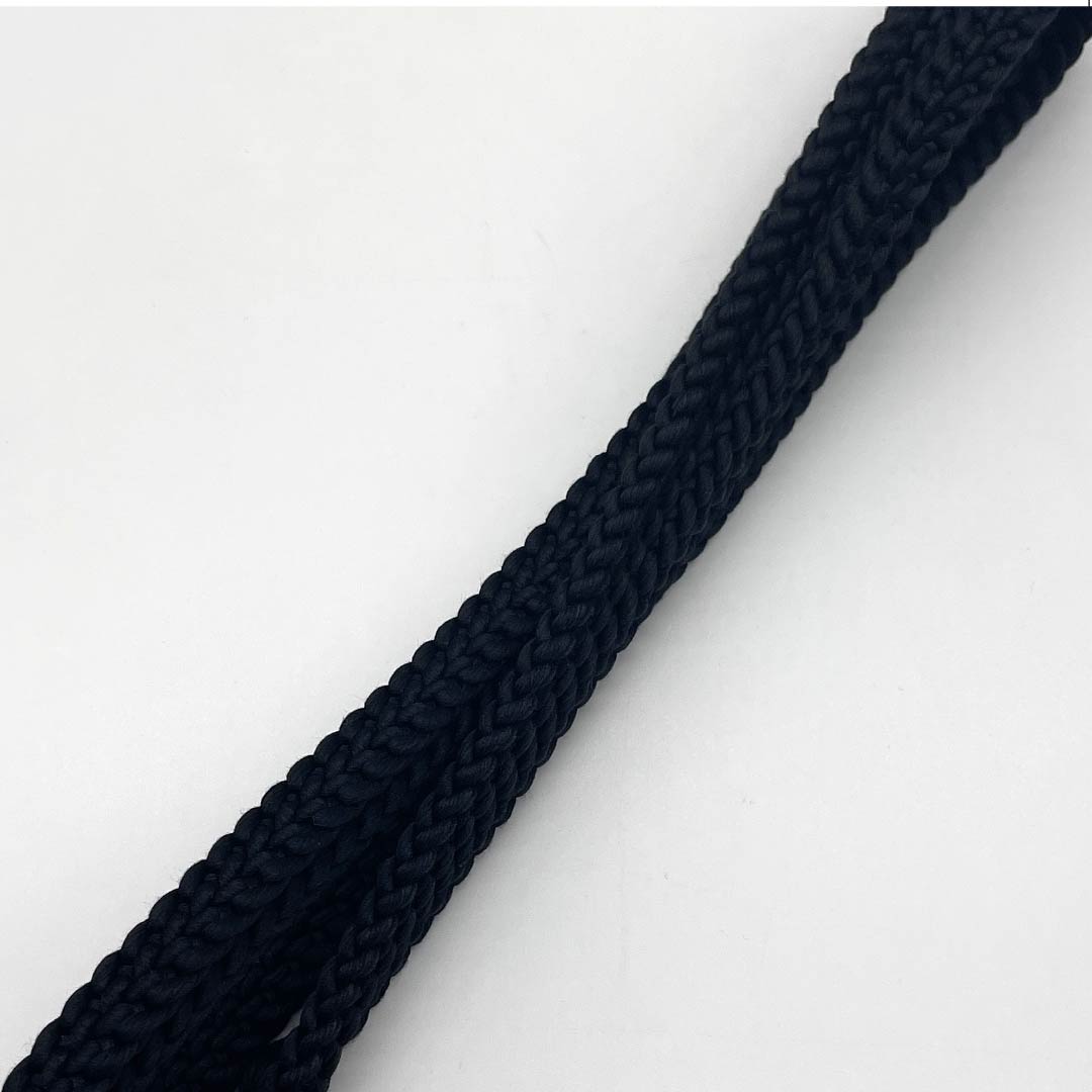 (Like new) Silk Obijime (Sash Band) in Black. Ideal for mourning wear. Length: approx. 160.5cm, Width: approx. 1cm. Formal Black. Product code: 1135004011310