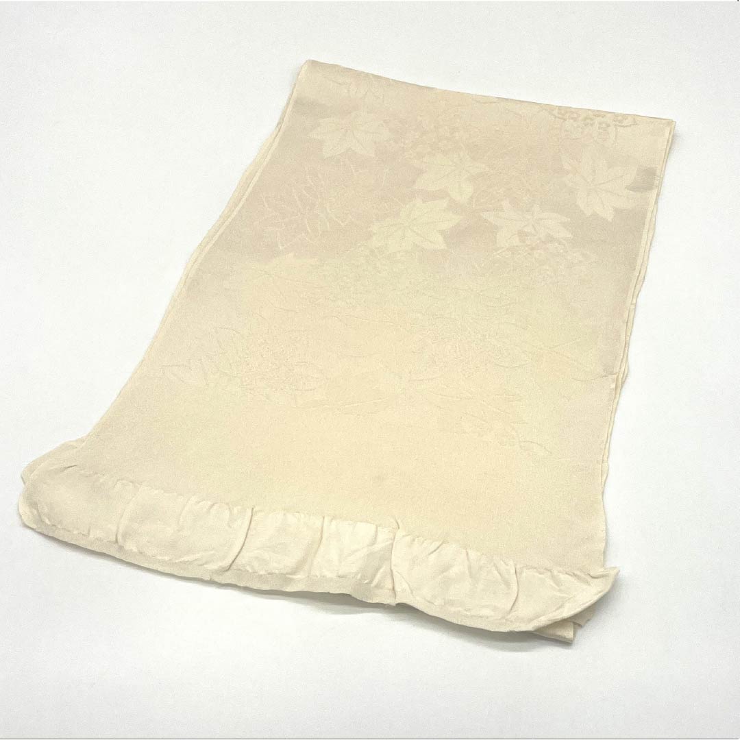 Obiage (sash sash) made of pure silk, S-rank, casual, milky white, featuring a classic autumn leaves pattern, approximately 153.6cm long and 23.5cm wide. Product number: 1136002012911