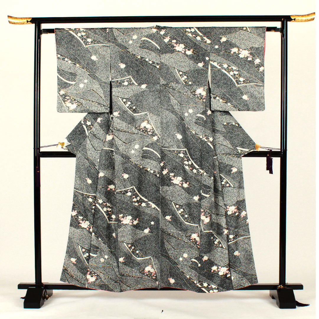 小紋 身丈158.5cm 裄丈63.5cm 袷  幾何学模様 花  正絹 Aランク 黒系 1115001963810