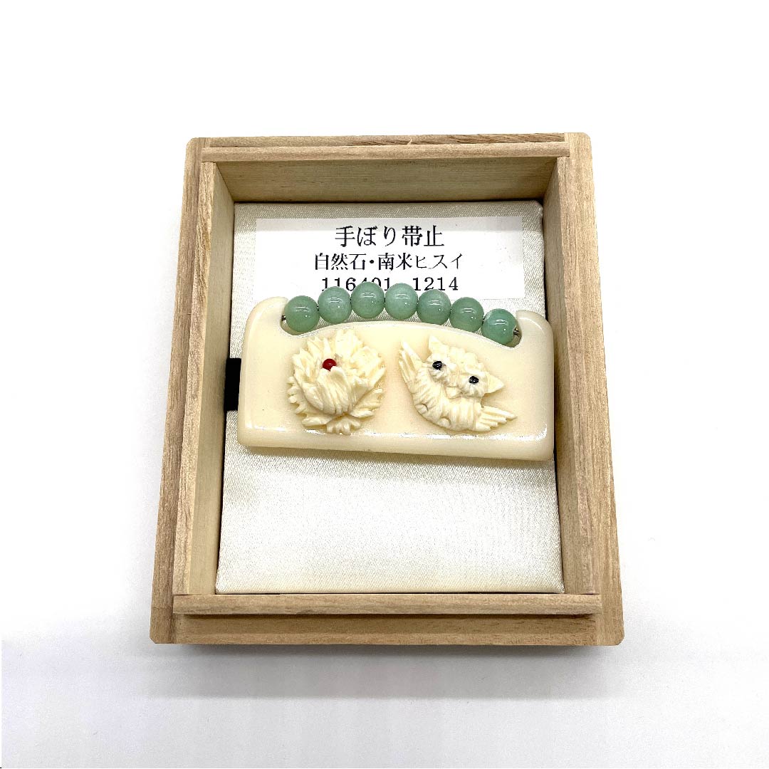 (New old stock) Obi clasp, natural stone, casual, kneaded color, hand-carved, South American jade, flower, length approx. 3.5cm, width approx. 6.5cm, A grade, white, 1137000713911