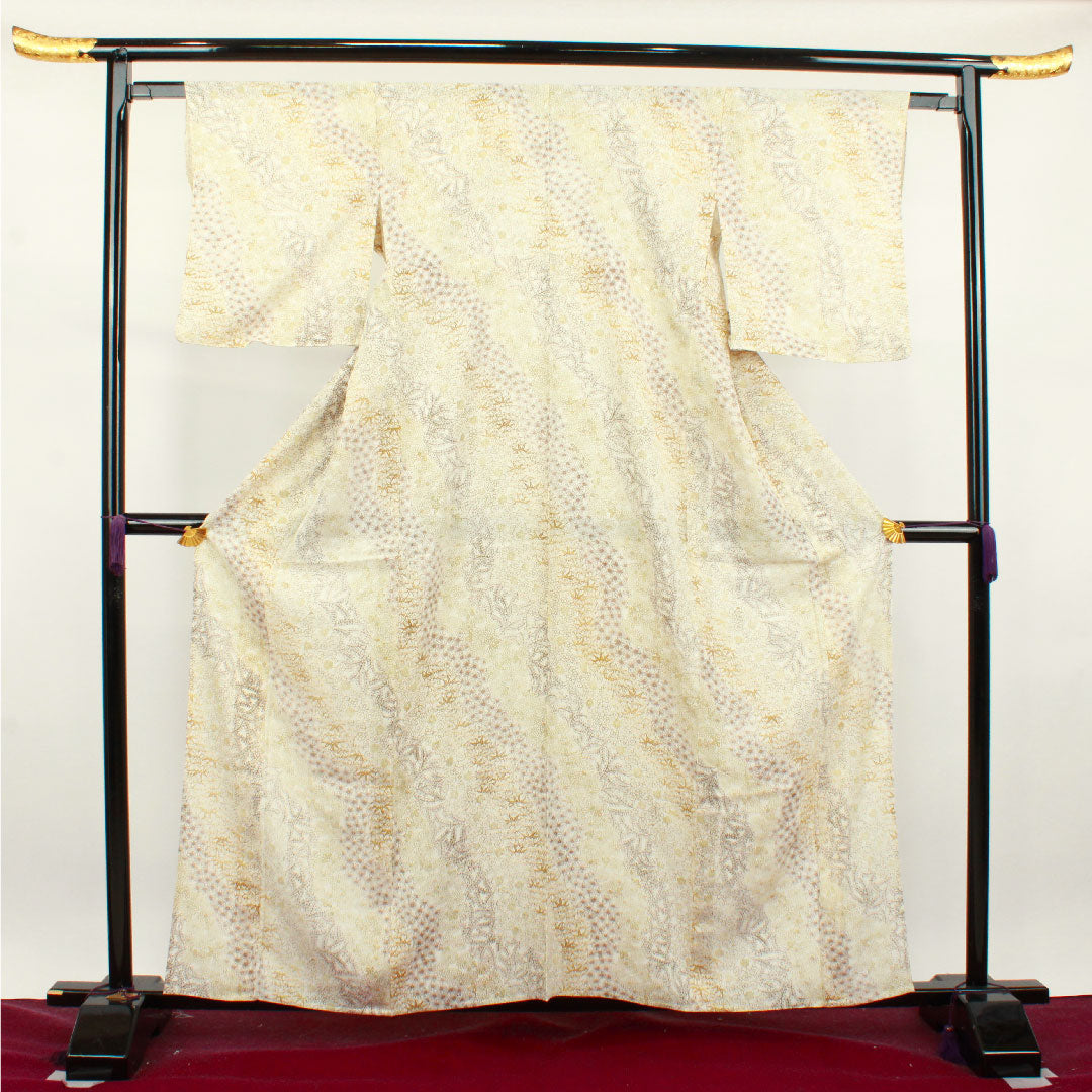 夏物 正絹 小紋 身丈161.5cm 裄丈61.5cm 乳白色（にゅうはくしょく） 菊 麻の葉 竹 絽 Aランク クリーム系 1132001333415
