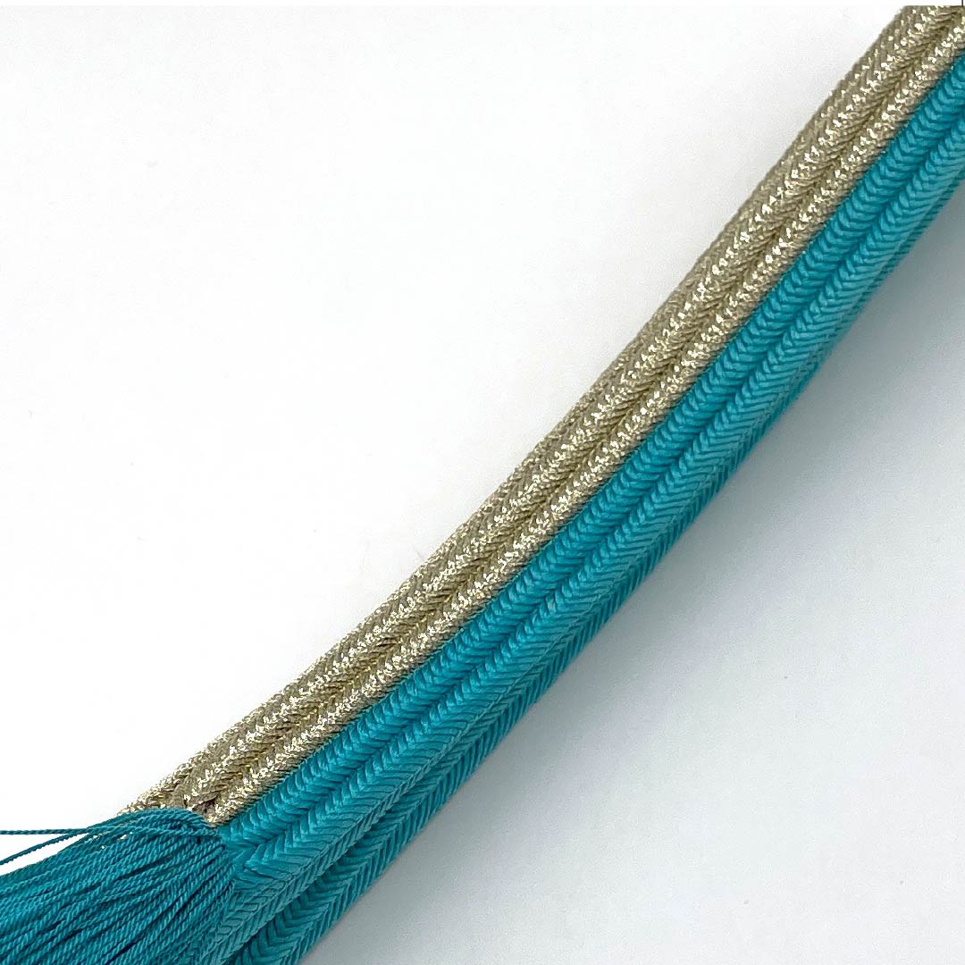 Pure silk obi-jime (sash band) in gold (kin-iro) with a grade A finish. Formal, suitable for furisode (long-sleeved kimono). Two-tone, approximately 165cm long and 2cm wide. Blue-toned. Product number: 1135004103317