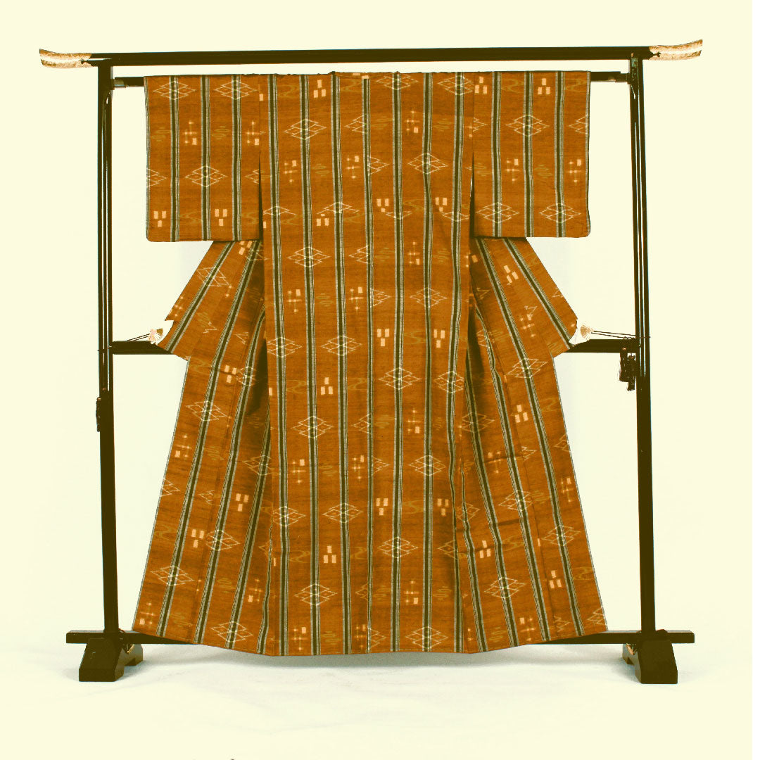 Tsumugi Length 162.5cm Sleeve length 62cm Ryukyu Kasuri Hand-woven Pure silk S rank Awase Brown 1116000912314