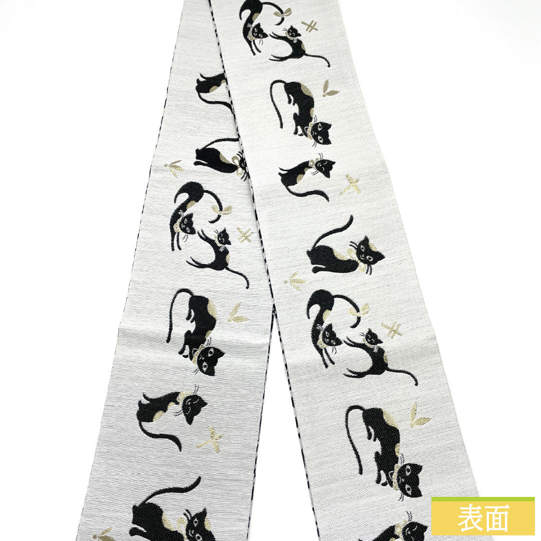 (Brand new, unused) Half-width Obi (sash) in pure silk, Kumoinezuiro (cloud-gray color), featuring cat, abstract, and zebra prints. Reversible, full-length, 460cm long, gray. Product code: 1125002281422