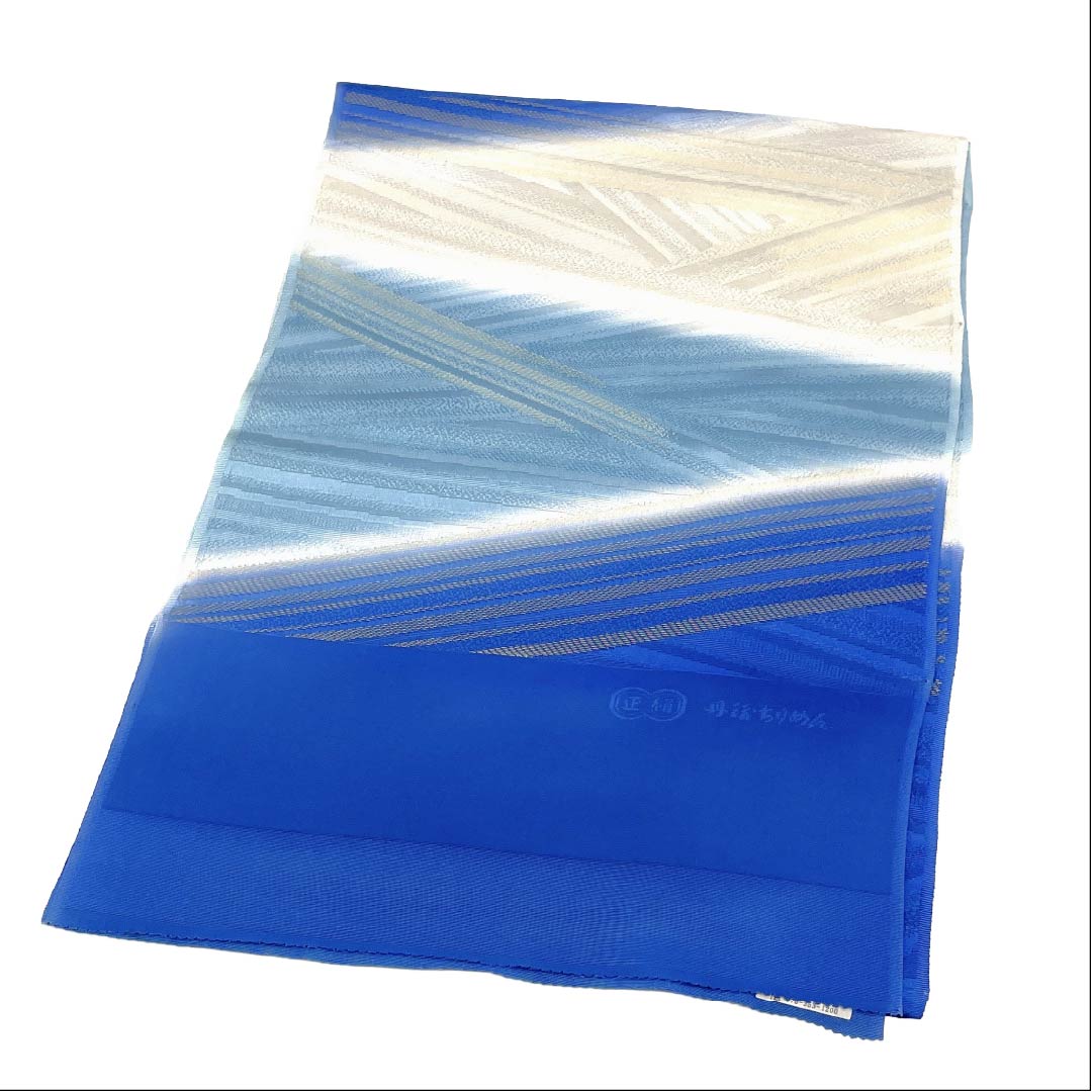 Unused item. Obiage (kimono sash accessory) made of pure silk. NEW rank. Dark blue with a gradient geometric pattern. Tango chirimen (silk crepe). Approximately 188cm in length and 31cm in width. Blue family. 1136003291917