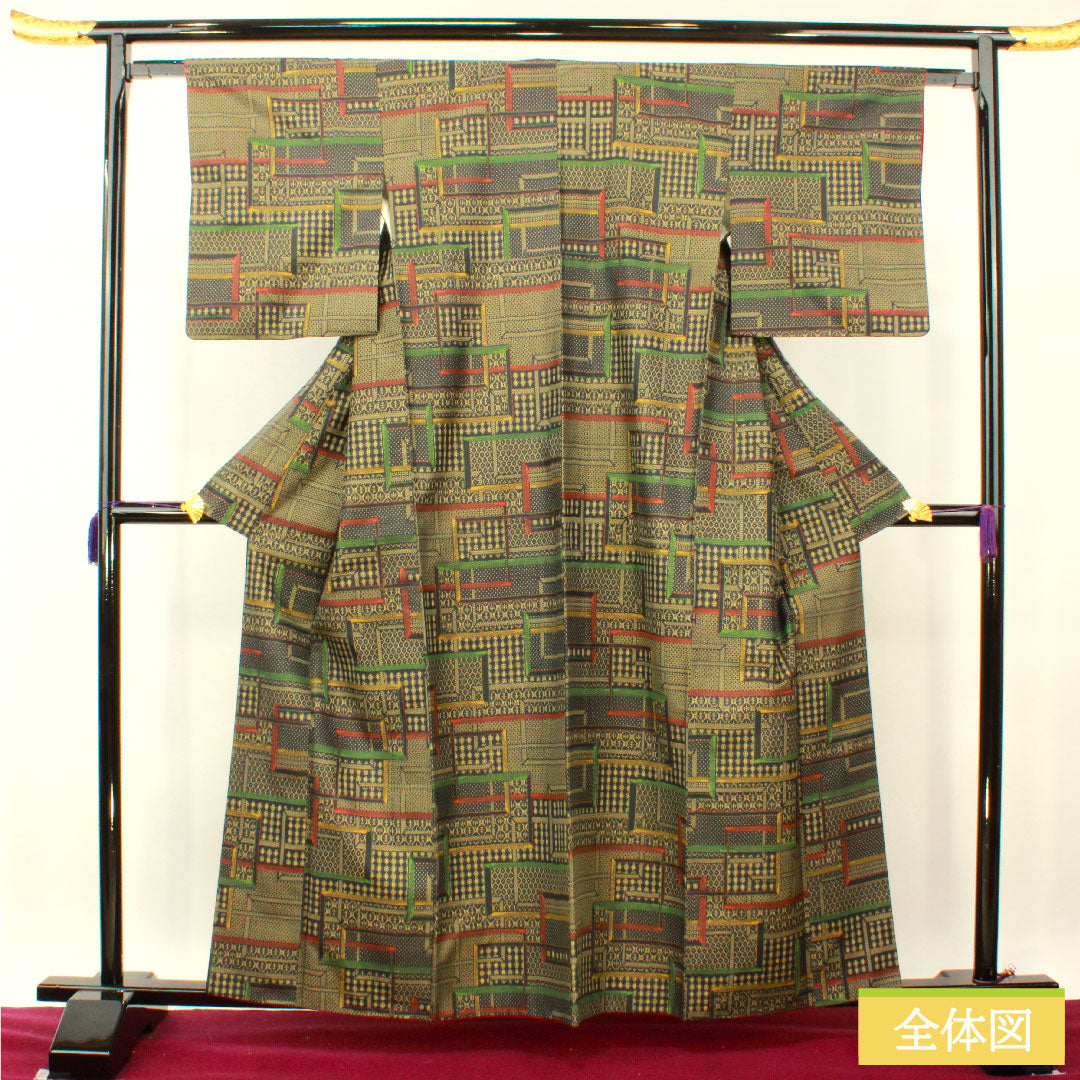 紬 正絹 身丈161.5cm 裄丈62cm 幾何学模様 Sランク 袷 黒系 1116003552410