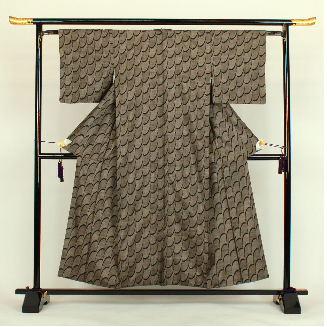 Oshima Tsumugi, Length 156cm, Sleeve length 63cm, 9 marks, Abstract pattern, Pure silk, A rank, Lined, Black, 1116000613310