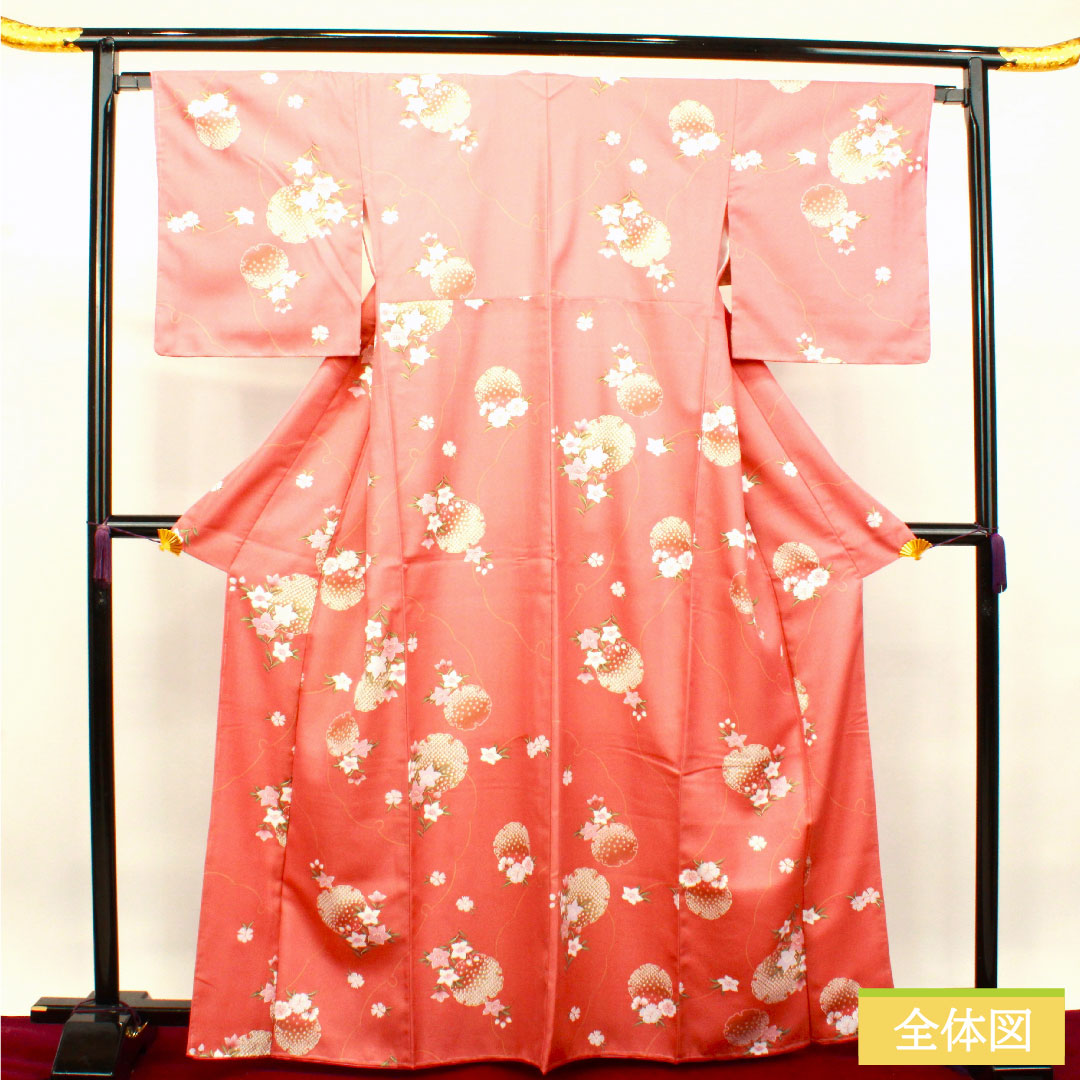 小紋 ポリエステル 身丈165cm 裄丈65.5cm 袷 薄紅梅色（うすこうばいいろ） 洗える着物 雪輪 花模様 しつけ糸付き Sランク ピンク系 1115003992513
