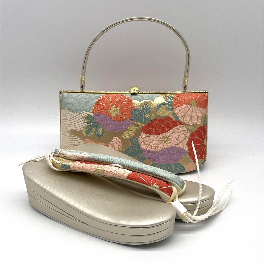 (Like New) Formal Zori and Bag Set, Grade A, Chrysanthemum Design, Obi Fabric, Size M, Gold Finish, 1133000473321