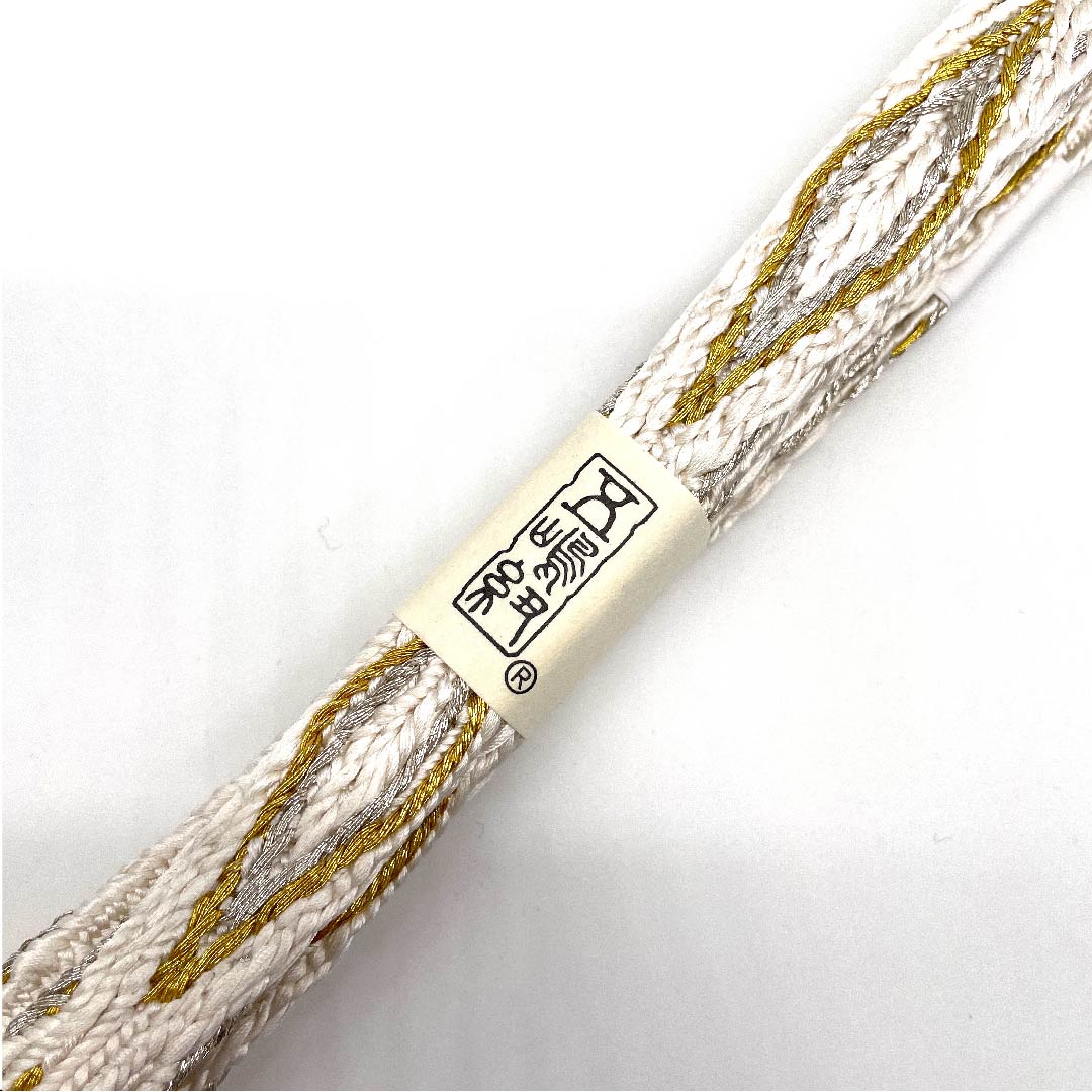 (New old stock) Obijime (belt fastener) Pure silk quarter-length cord White Goshima cord Edo braid Metallic thread used Length approx. 165cm Width approx. 1.5cm Formal S rank White 1135000492311