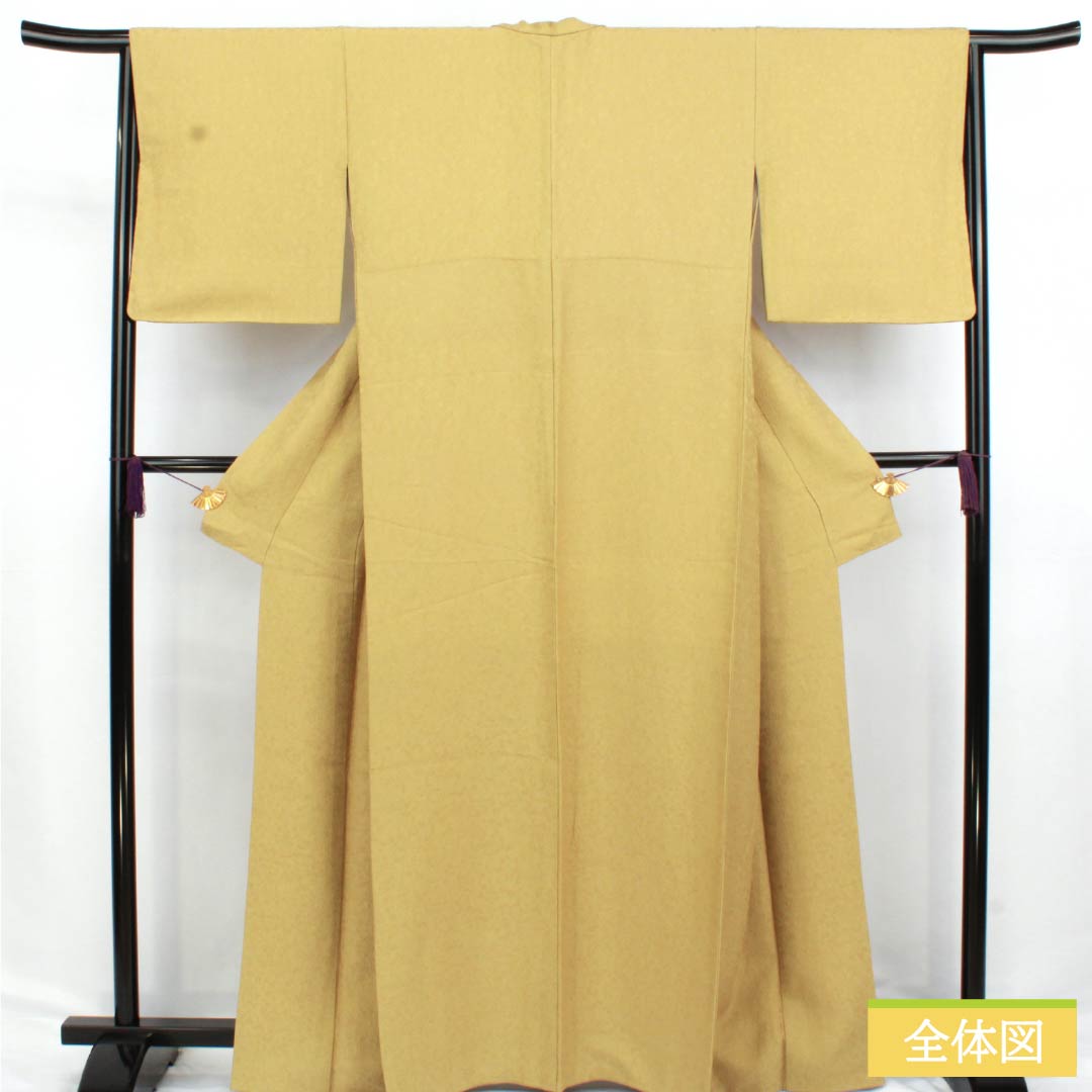 Solid-colored silk kimono, S-rank, length 164cm, sleeve length 64.5cm, pear-colored, with floral and plant motifs, lined, yellow-based, product number 1114002242423