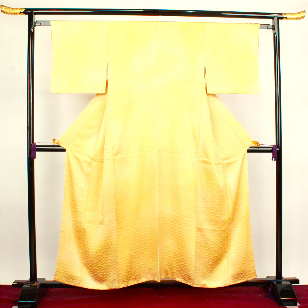 Plain color, pure silk, shishi-iro, Seigaiha pattern, length 157cm, sleeve length 62.5cm, lined, S rank, yellow, 1114000862323