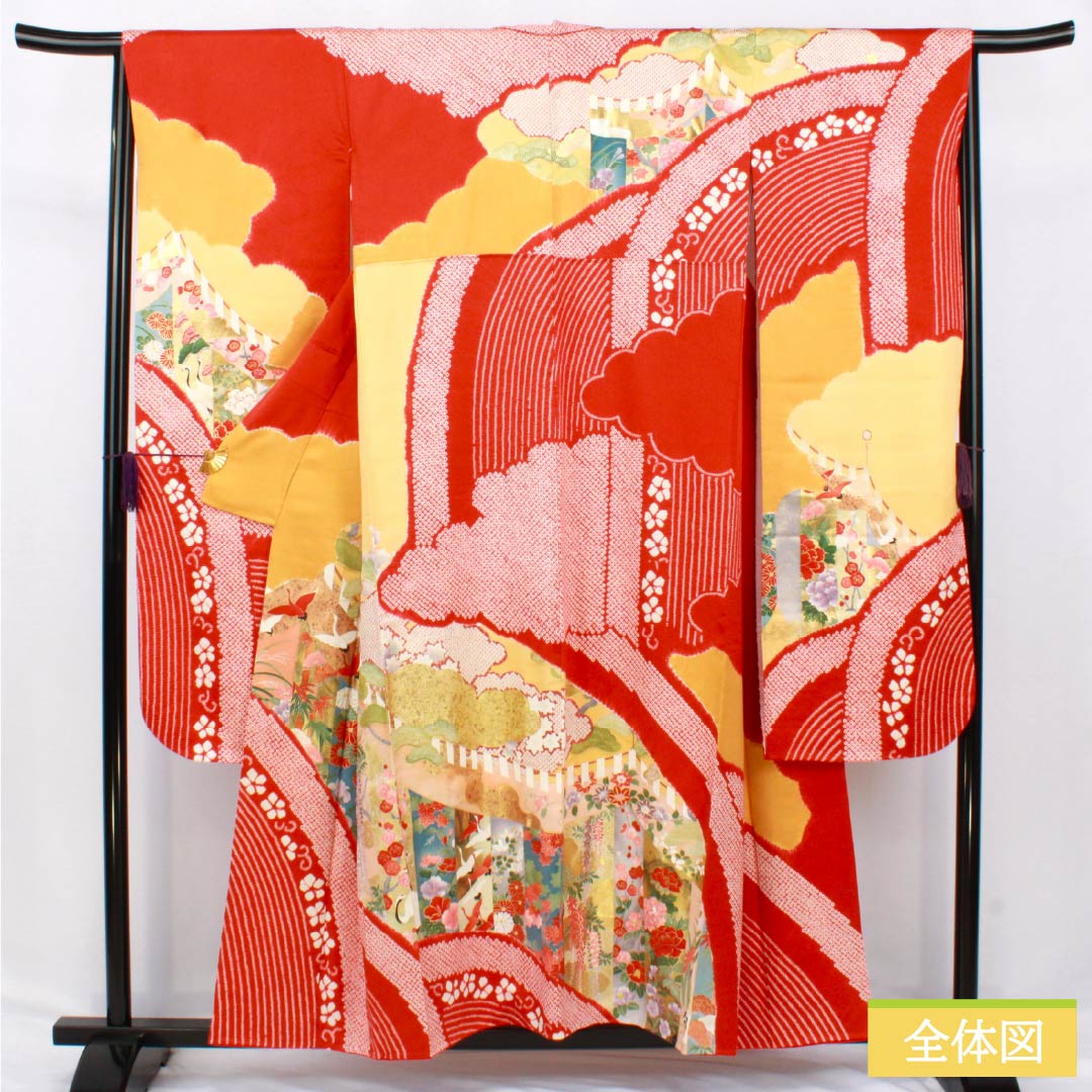 Furisode (long-sleeved kimono) made of pure silk, S-rank, length 152cm, sleeve length 61cm, lined, scarlet, Kyoto Yuzen, featuring auspicious motifs of cranes, plum blossoms, and pine trees in red. Product code: 1113002182212